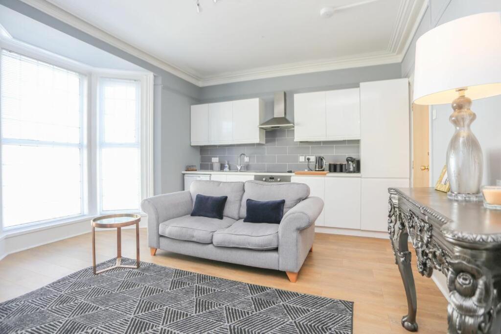 Southsea Historic Gem - Elegant Apartments 포츠머스 외부 사진
