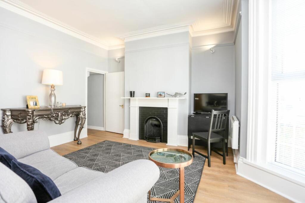 Southsea Historic Gem - Elegant Apartments 포츠머스 외부 사진