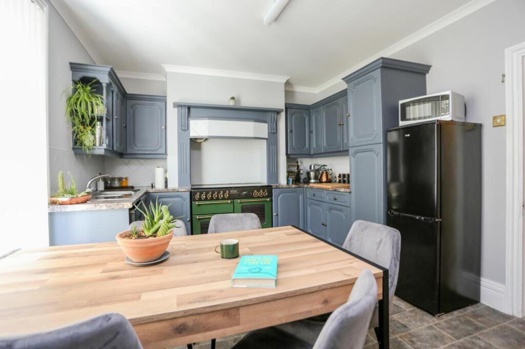 Southsea Historic Gem - Elegant Apartments 포츠머스 외부 사진